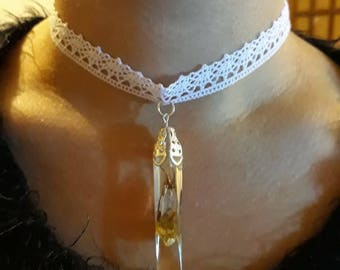 Romantic Choker-Choker lace and resin