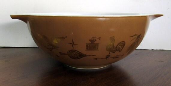 Pyrex Cinderella Americana 4 QT mixing bowl