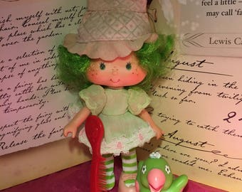 Vintage Strawberry Shortcake Doll Lime Chiffon with Parfait Parrot and Comb 1980's