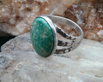 Navajo Vintage Green Turquoise (Cerillos) and Sterling Silver Ring Native American Jewelry size 5