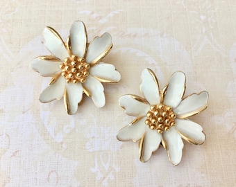 Pretty Vintage Floral Earrings Signed "Marvella"