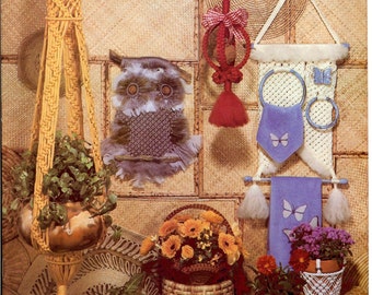 Accenting with Macrame - Vintage Macrame Pattern Book
