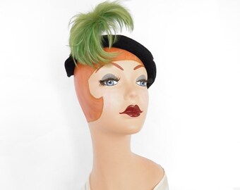 Vintage black hat, green feathers, 1940s 1950s tilt