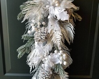 Christmas wreath/ door wreath/housewarming wreath/ holiday wreath/ winter wreath