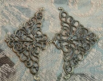 Filigree Corner metal pieces 4 in a set, bronze color , 2" x 1.25, For use in mixed media, shabby chic, journal, paper craft, bojo etc...