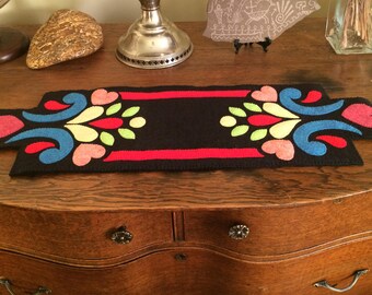 Wool Applique Table Runner, Wool Felt Penny Rug, Wool Felt Table Mat, Wool Table Topper, Handmade Candlemat, Scandinavian Design Wool Felt