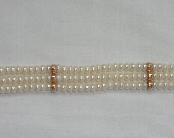 Pearl bracelet with 14 karat gold