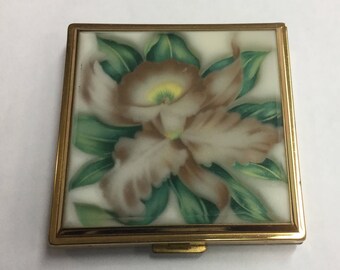 Vintage 1940's Majestic Acrylic Flower Compact with Original Powder puff
