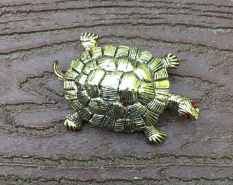 Vintage Gerry's Gold Tone Turtle Pin Brooch