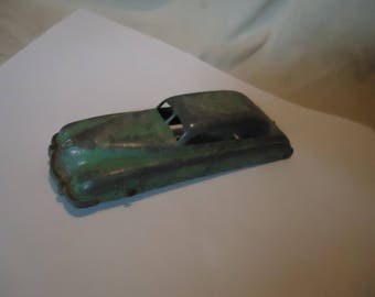 Vintage Tootsietoy Green Kaiser Sedan 746 Toy Car, collectable, USA