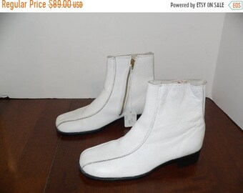 ON SALE 1960s - 1970 White Leather Mod Ankle Boots Size 2 1/2 D - Never Wron