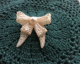 SALE **** Vintage Molded Bow Brooch