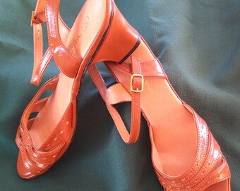 Cute caramel brown strappy sandal-all man made materials,2in covered heel with heel tab. Smooth manmade soul. Brown sz 8,10 med.