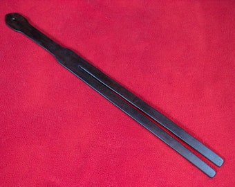 The Lochgelly-Style Tawse - Lightweight, flexible, and very very painful. A Scottish classic from 1884! - bdsm-gear leather riding crop