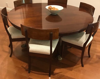 Gorgeous Therien and Co. Round Mahogany Dining Table with Expandable Leafs & Chairs