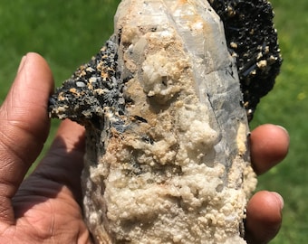 Self standing tourmilated quartz