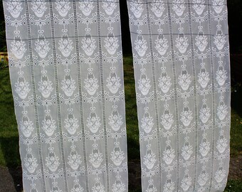 Pair of Pretty French Vintage Lace Curtain Panels with Elegant Floral Design / Lovely White Lace Curtains / French Vintage Drapes