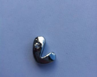 Charm in silver letter "L"