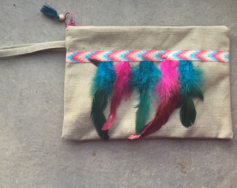 Beige feathers clutch