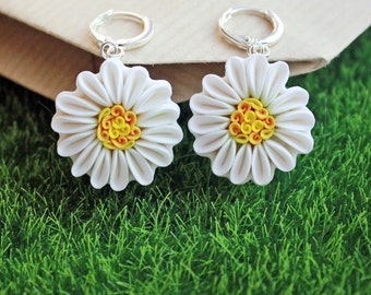 Polymer clay Chamomile earrings, white flower earrings, polymer clay flower earrings, polymer clay flowers, floral earrings