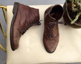 Size 7 all leather lace up elf boots// grunge granny witch boots