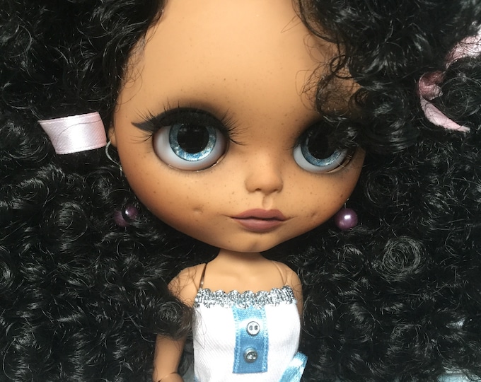 Rossa- exotic dark blythe doll by FABBLED