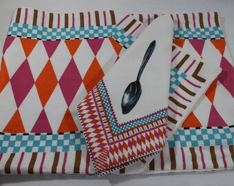 Casual and Colorful Vintage Cotton Table Runner & 4 Napkins, Dept. 56
