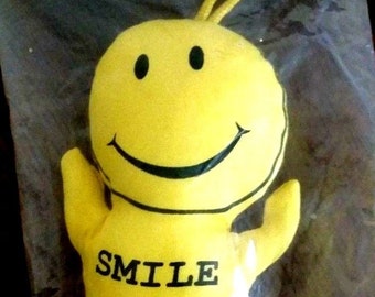 SMILEY FACE Stuffed Doll Toy made by Maxine Eliot MINT/Factory Sealed Shackman Company