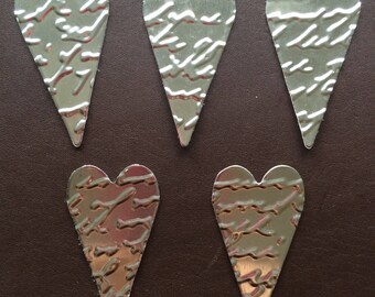 10th wedding anniversary/tin wedding/embossed tin hearts/embellishments/table decoration/scrap booking/card making/recycled coffee tin