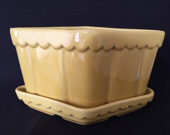 Vintage Yellow Planter - in excellent condition!