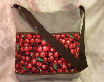 Fancy beige leatherette shoulder bag and its cherries