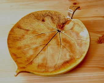 Ceramic Leaf Plate , autumn leaves , serving dish , Trinket Dish , Jewelry Holder , Spoon rest
