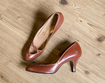 Estelle shoes | vintage 50s heels | cognac brown leather pumps | 1950s babydoll heels | Qualicraft | brown leather 50s shoes | sz 6 1/2 6.5