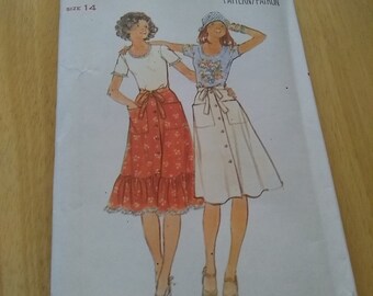 Butterick 4761, Misses'Pullover T-Shirt & Skirt
