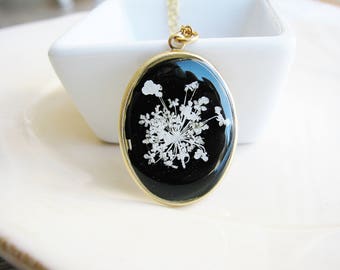 White Flowers Necklace, Pressed Flower Necklace, White Wildflower Necklace, Queen Anne's Lace Necklace, Botanical Jewelry, Resin Jewelry