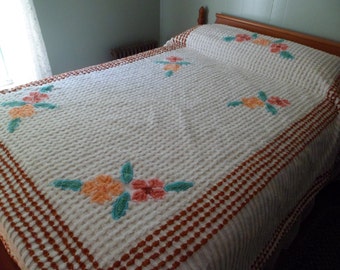 Vintage 1940's/50's Chenille BedspreadFull/Double 106"x 87" White Lattice Flowers Thick and Heavy! Very Nice!