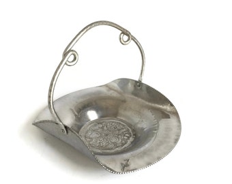 Cromwell Hand Wrought Aluminum Basket with Handle - Fruit Motif, Hammered Aluminum Basket, Vintage Cromwell Aluminum, Bread Basket