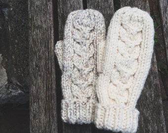Cozy Cable Knit Mittens Winter Gloves // Wheat and Cream- Fleece Lining