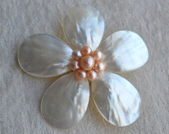 pearl brooch,shell brooch,flower brooch,wedding party,bridesmaid gift,pearl jewelry.bridal brooch, pink pearl and white shell flower brooch