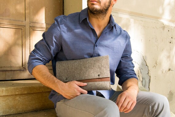 Felt and leather MACBOOK SLEEVE - grey and brown / wool felt cover / wool felt sleeve / wool felt macbook sleeve / felt case / made in Italy