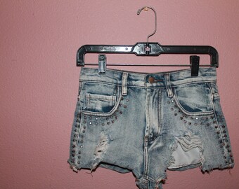 Vintage Highwaist Studded Denim Shorts
