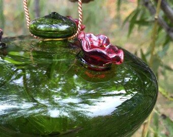 Recycled material hummingbird feeder - Green