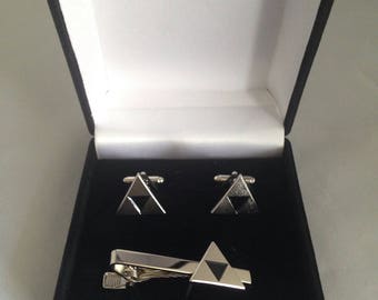 The Legend of Zelda Triforce Cufflink and Tie Clip set in Gift Box (Silver-Toned)