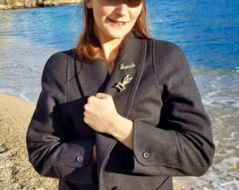Jacket/coat gray charcoal 70% wool cut very feminine