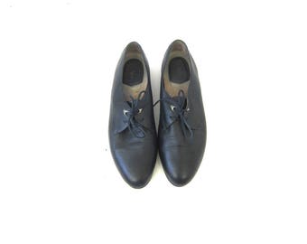 Black Leather Lace Up Shoes Retro Kicks Walking Shoes Vintage Minimal Sneakers 1980s Minimalist Hipster Shoes Womens size 7