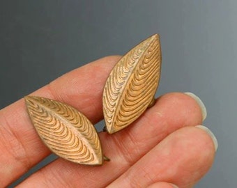 Vintage leaf clip on earrings. 1 1/4" x 1/2". Sold by the pair. Beadwork, Jewelry making, Jewelry supply. DIY earrings.