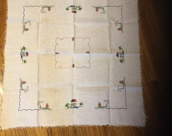 Vintage embroidered Linen Tablecloth