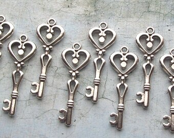 Besora Antique Silver Skeleton Key - Set of 10