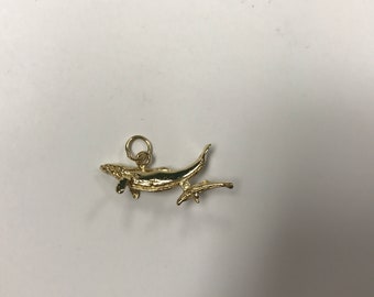 d442 Vintage Original 14K Yellow Gold Mother & Baby Whale Charm Pendant