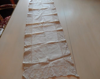 ANTIQUE LACE TABLE Runner